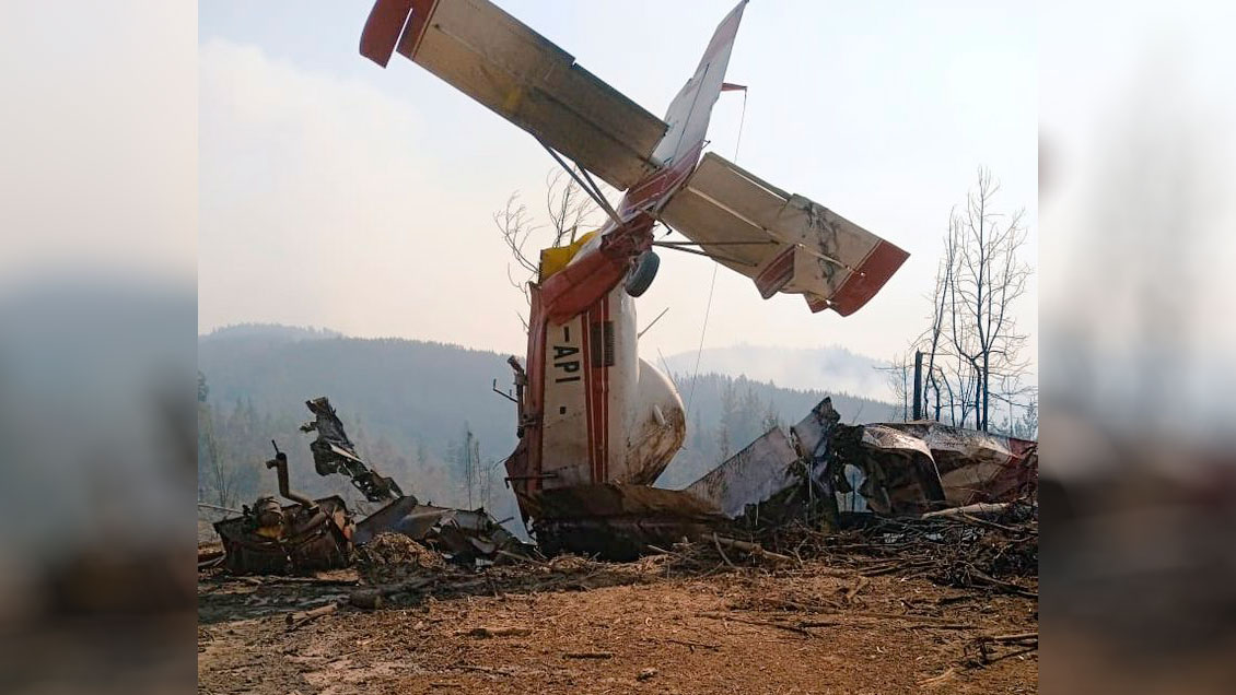 Avión que combatía los incendios forestales capotó en Hualqui