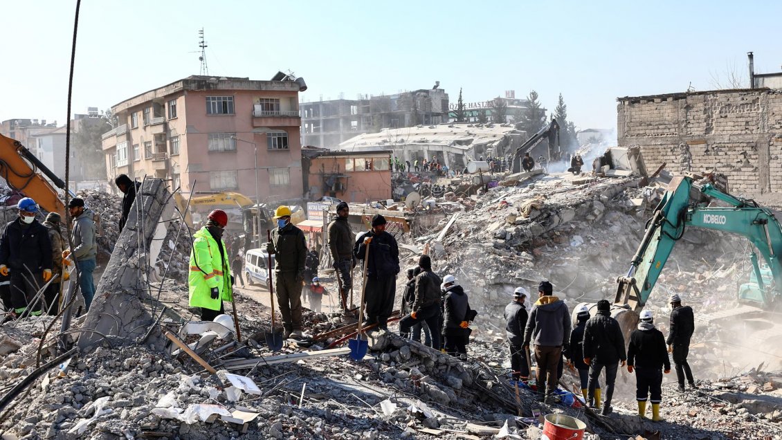 Otro milagro: Rescatistas liberaron a un bebé de dos meses tras 128 horas bajo los escombros