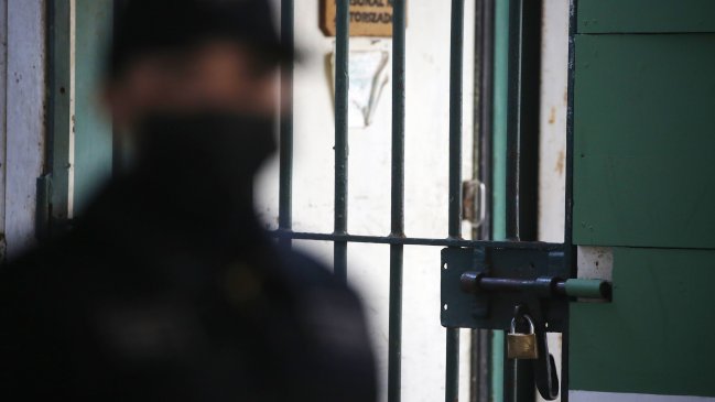  Hombre quedó en prisión preventiva por femicidio frustrado tras golpear, asfixiar y apuñalar a su pareja en Rauco  