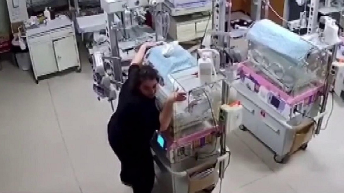 [Video] Dramático momento: Enfermeras arriesgaron su vida para proteger ...