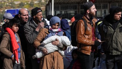  Sirios intentan cruzar la frontera con Turquía tras trágico terremoto  
