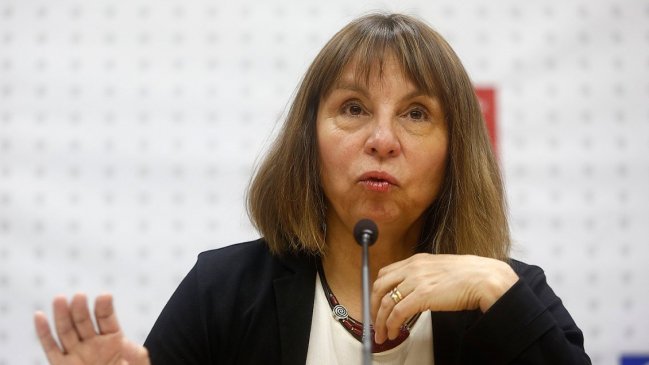 Exministra Vega fue sobreseída por el llamado de su asesora a Llaitul