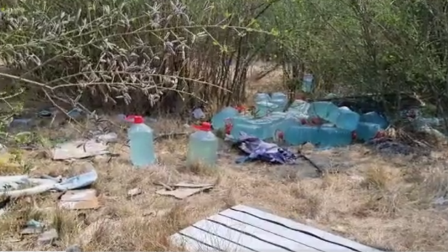 Sesenta bidones de alcohol gel fueron hallados en un cerro de Coronel