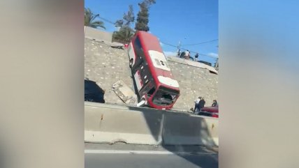   Micro cayó a la autopista Acceso Sur: Conductor no tenía licencia profesional 