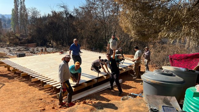 Amigos de Constitución sorprendieron a damnificada de Santa Juana con una vivienda definitiva