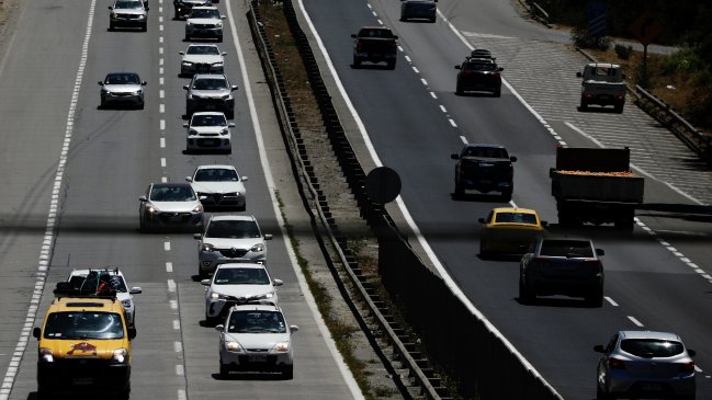  Cerca de 346 mil vehículos retornarán a Santiago este fin de semana  