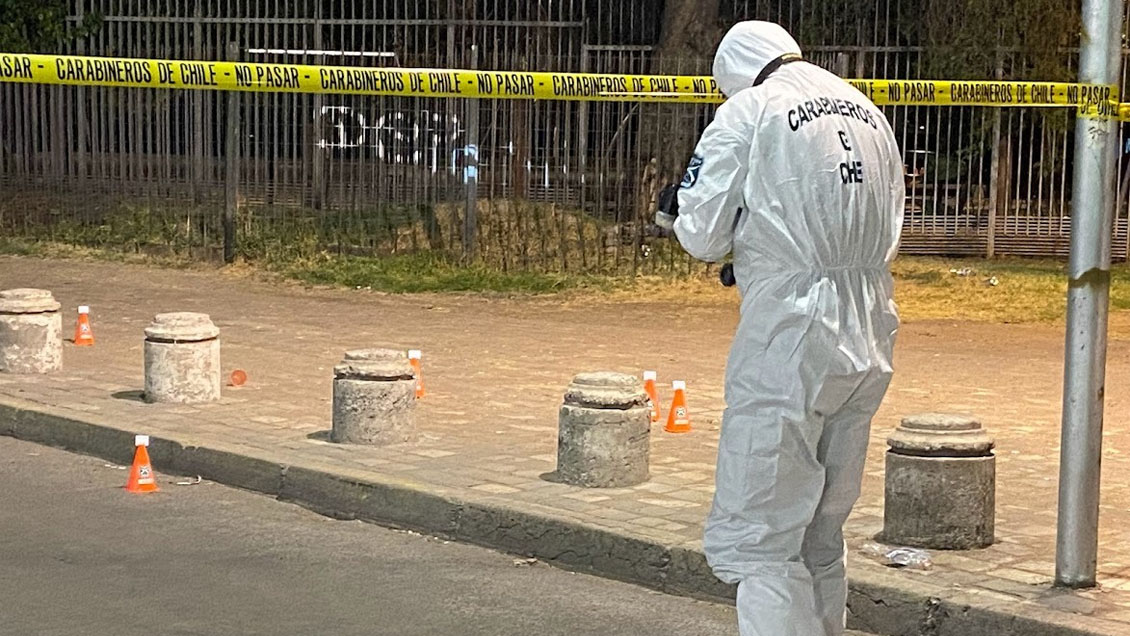 Carabinero fue baleado al intentar frustrar encerrona afuera del Parque O'Higgins