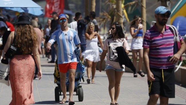 Hoteleros lamentan que el turismo no repunte en Chile: Dicen que precios siguen en valores de prepandemia