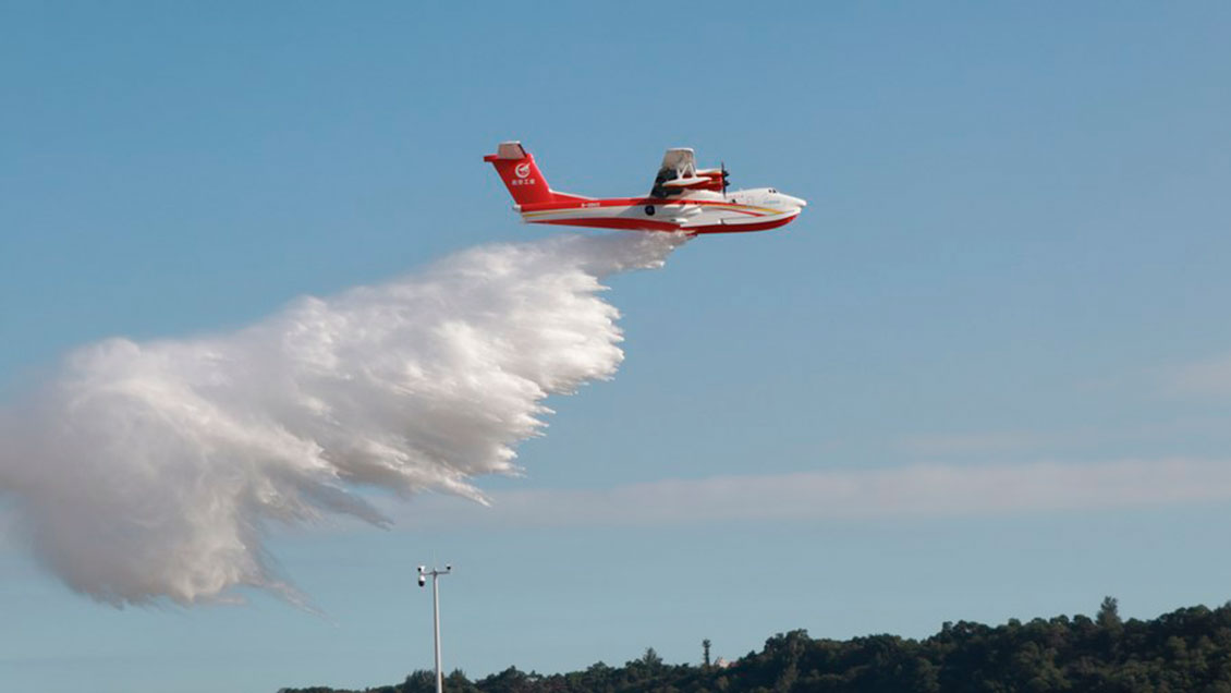China pone a prueba sus cuatro prototipos de aviones anfibios para combatir incendios forestales