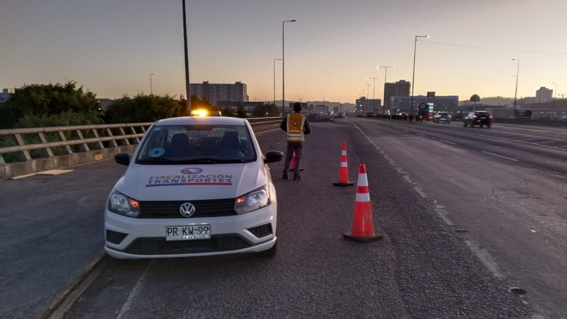 Autoridades comienzan a cursar partes a conductores que transitan por puentes sobre el río Biobío