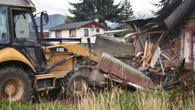 Vivienda de propiedad municipal fue demolida debido a toma 