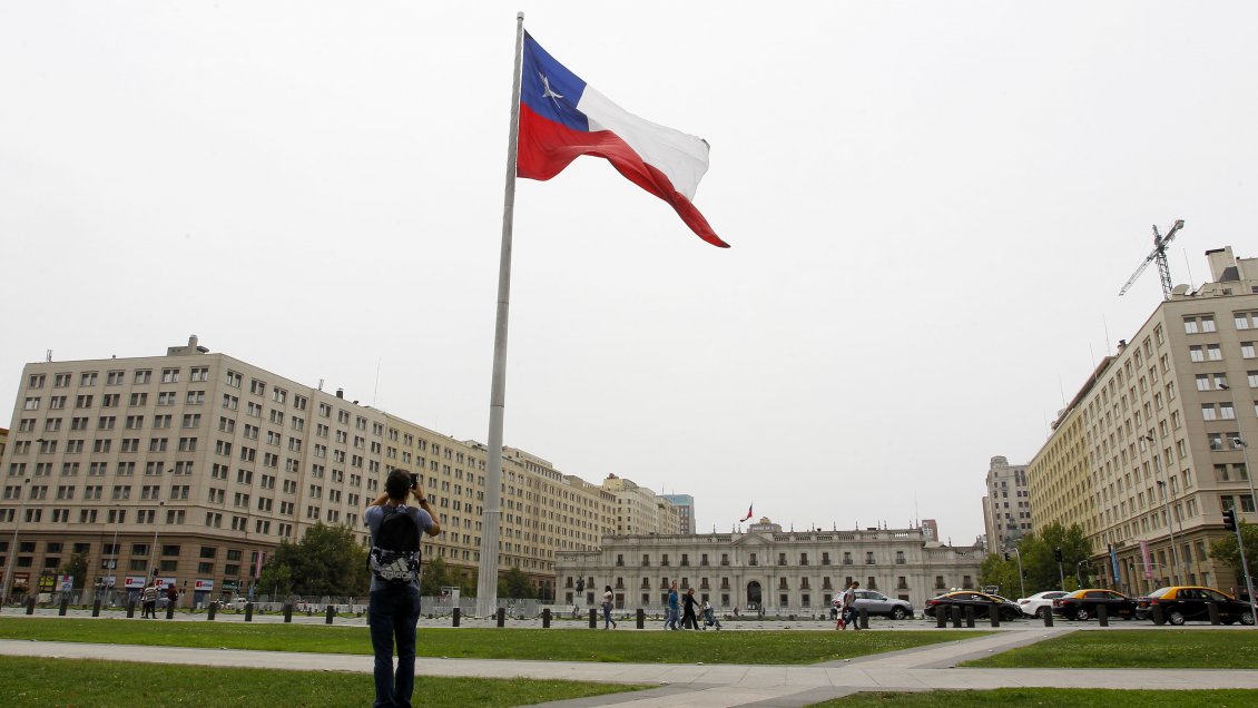 Cambio de gabinete: De Urresti pide equilibrar las subsecretarías y Cariola critica falta de unidad
