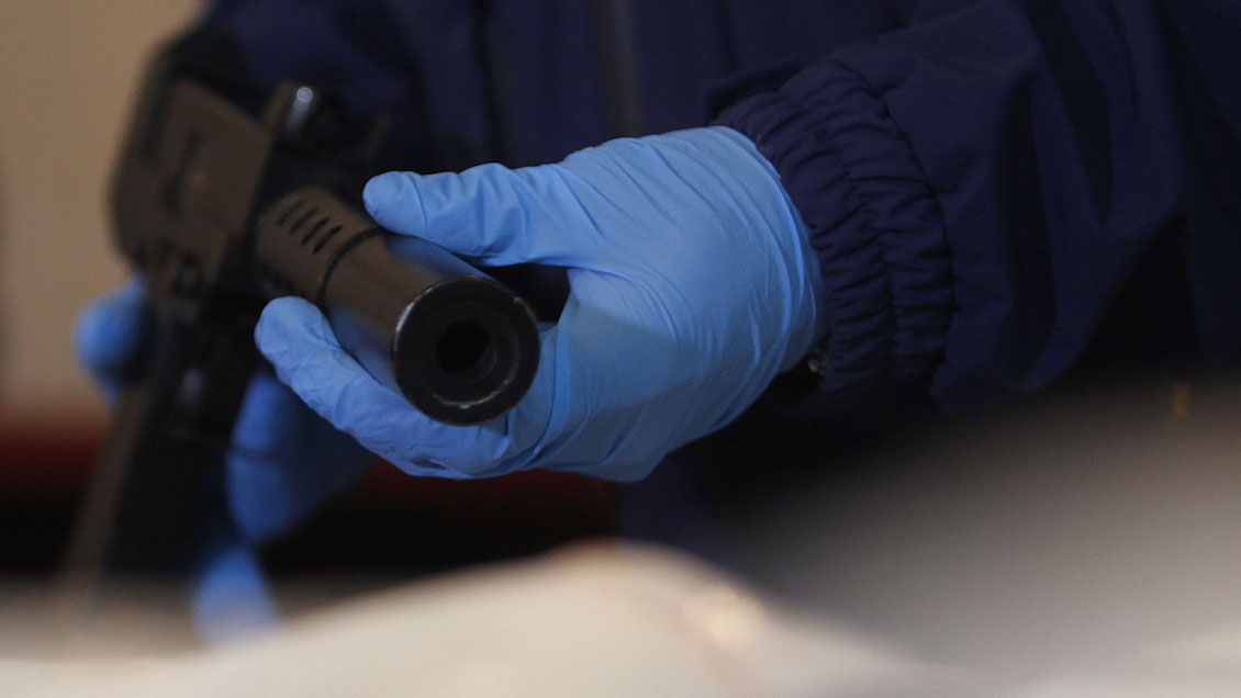 Carabineros incautó arsenal a sujetos que dispararon en una plaza: tenían una Uzi