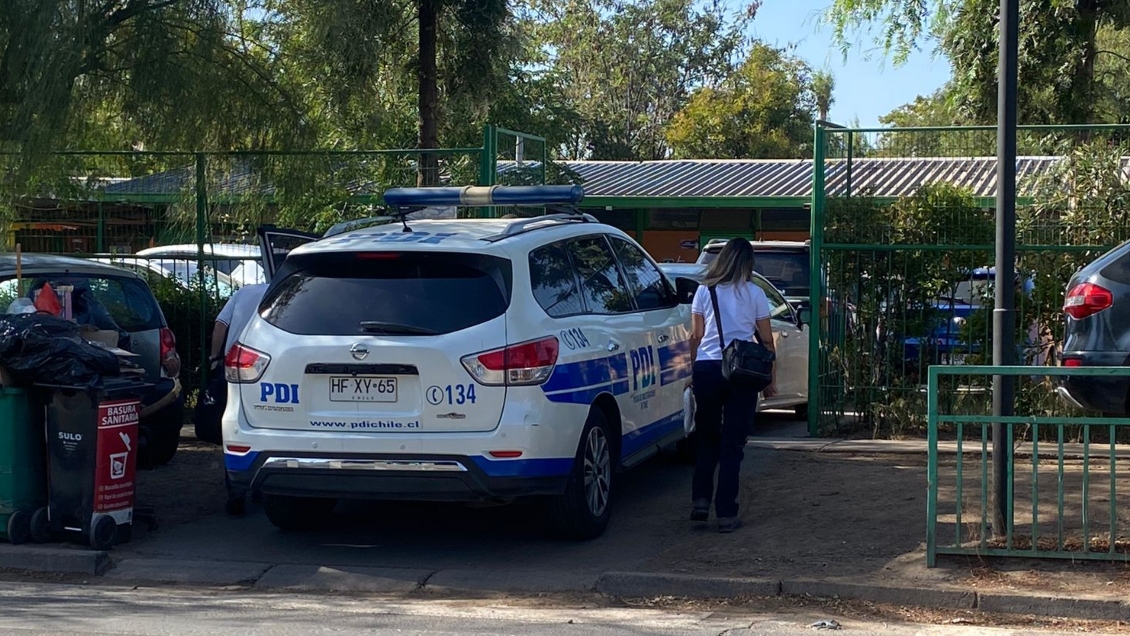 A horas del retorno a clases: Delincuentes roban material y objetos tecnológicos en escuela de Conchalí