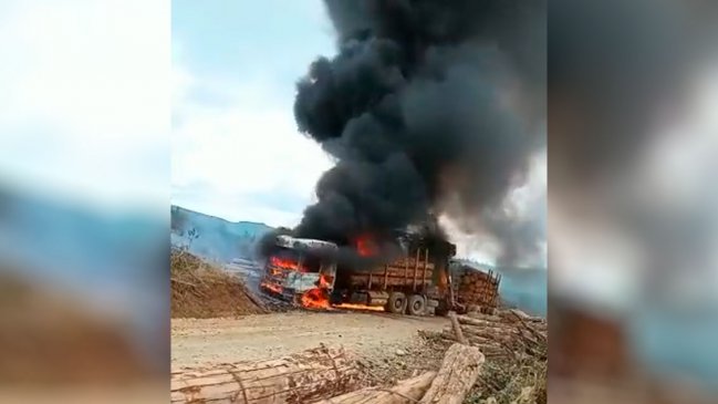 Encapuchados quemaron maquinaria, un camión y una camioneta en Loncoche