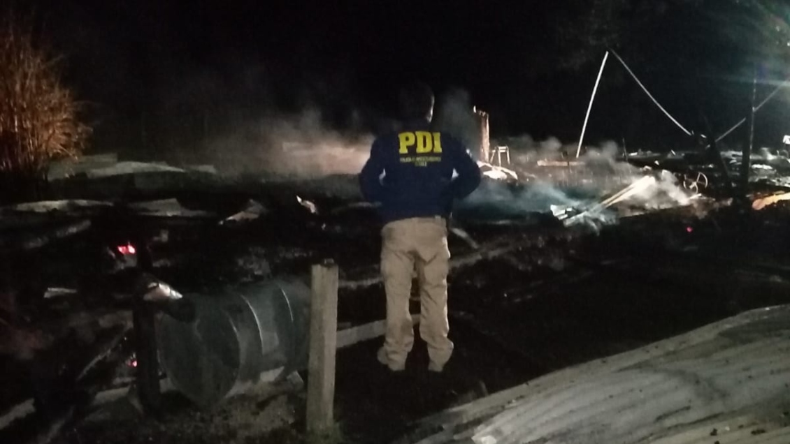 Al menos ocho sujetos quemaron capilla y dejaron lienzo adjudicatorio en Victoria