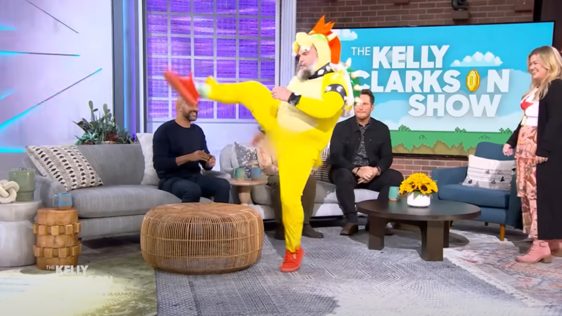 Jack Black fue disfrazado de Bowser a promocionar la película de Super Mario Bros.