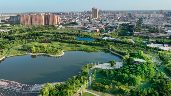 China fortalece protección ambiental y promueve desarrollo bajo en carbono en último lustro