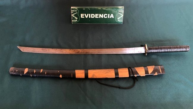 Mujer baleó a amigo por deuda de 10 mil pesos: En su casa se halló un sable