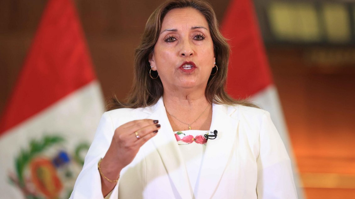 Presidenta de Perú declara ante la fiscal general por muertes en protestas