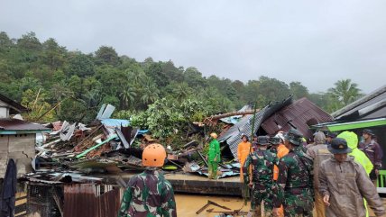   Indonesia busca a 42 desaparecidos tras avalancha, con al menos 10 muertos 