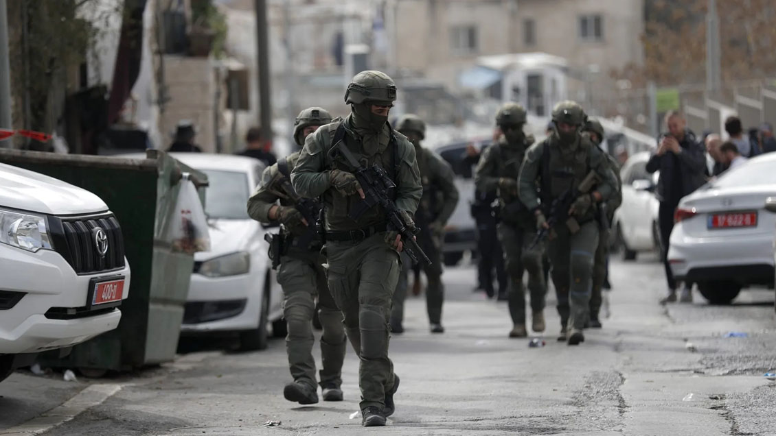 Fuerzas israelíes matan a tres palestinos durante una redada en Cisjordania