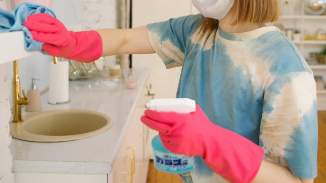 Hombre deberá indemnizar a su ex esposa con $171 millones por las labores del hogar