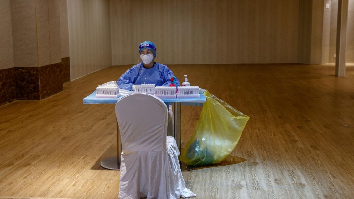 Los casos de covid semanales bajan del millón por primera vez desde 2020