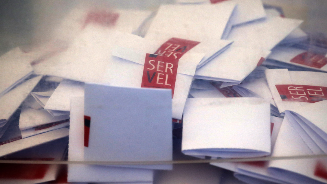 Los chilenos se están corriendo hacia la derecha, según estudio