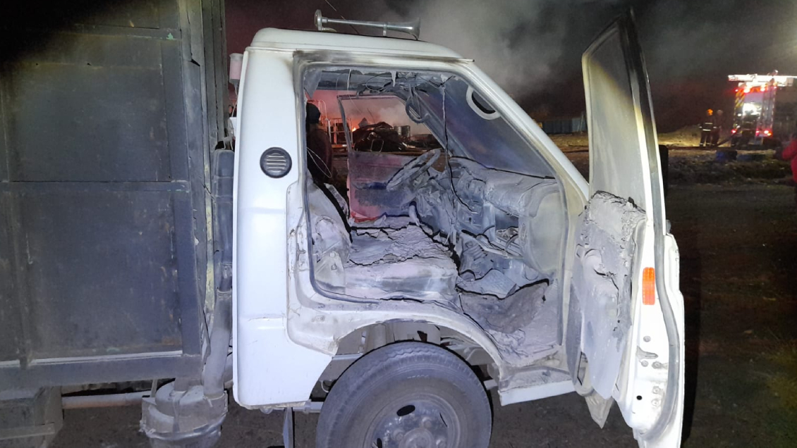 Trabajadores heridos y bodegas y vehículos destruidos dejó ataque incendiario en Victoria