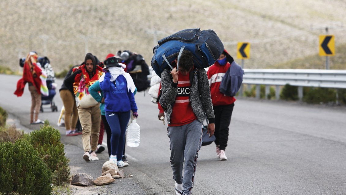 Canciller Van Klaveren reforzará diálogo con Bolivia por crisis migratoria