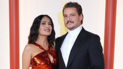  Salma Hayek posó con Pedro Pascal en la alfombra de los Oscar  