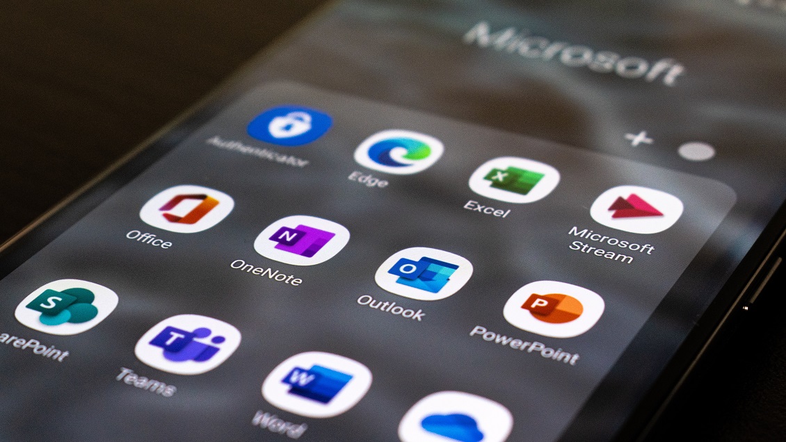 Microsoft comienza a integrar la IA: Windows Professional desde $7,35 y Office de por vida desde $13,85