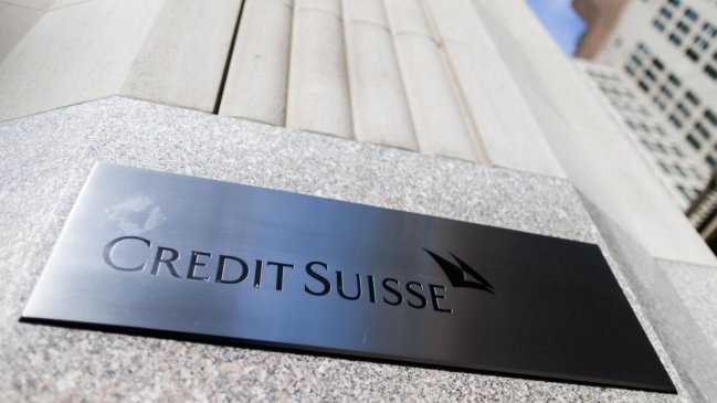  Gobierno suizo oficializa a UBS para comprar Credit Suisse  