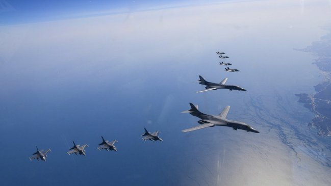 Seúl y Washington despliegan bombardero estratégico en respuesta a test norcoreano