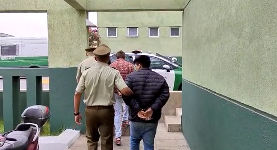 Delincuentes intentaron atropellar a dos carabineros tras robar un camión en La Serena