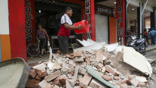 Presidente de Ecuador declara estado de excepción en 14 provincias tras terremoto