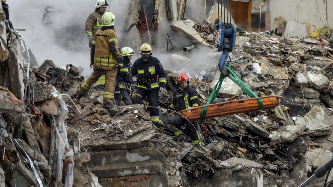 Reconstruir Ucrania costará 411 mil millones de dólares, según el Banco Mundial