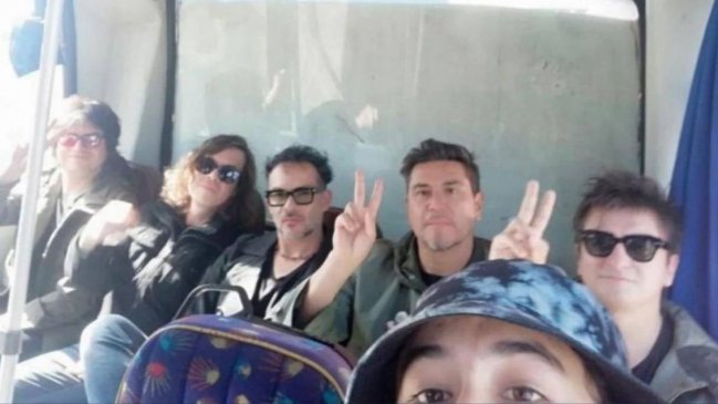 Joven iba en una micro en Concepción y se encontró con Los Bunkers