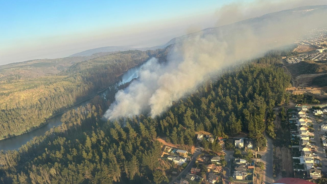 Alerta roja en Valparaíso por tres focos de incendio forestal: Se presume intencionalidad