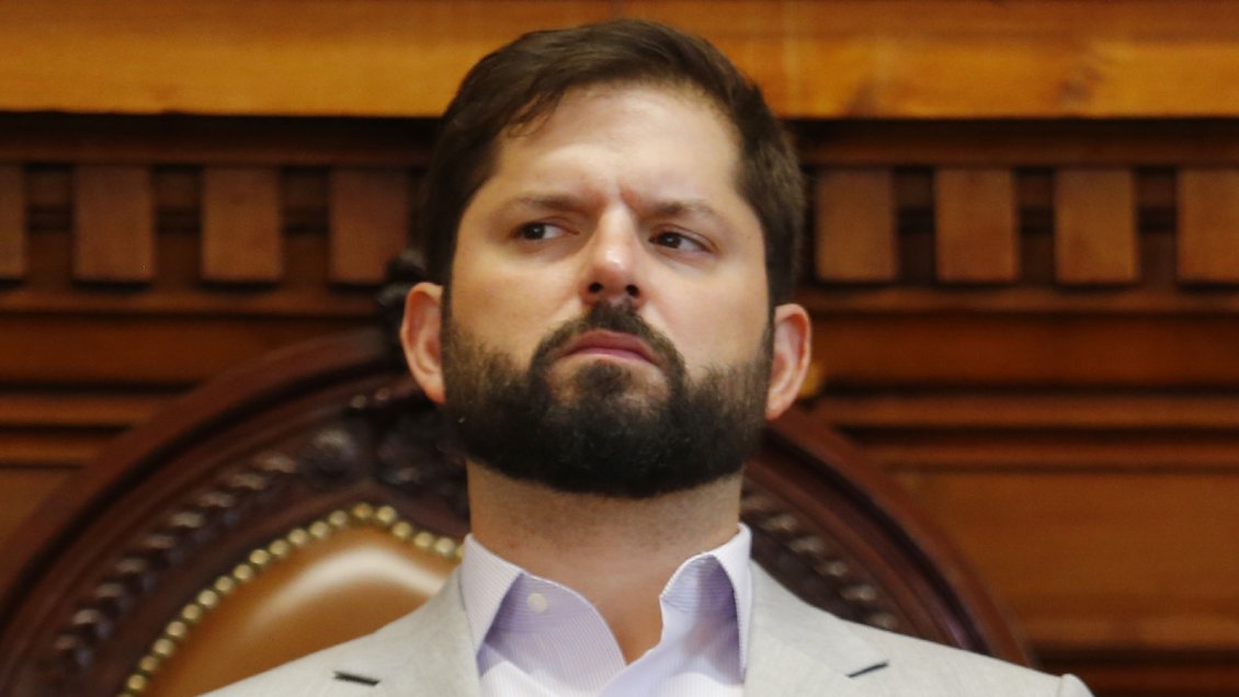 Madre de preso del estallido asegura que Boric rechazó indultarlo por 