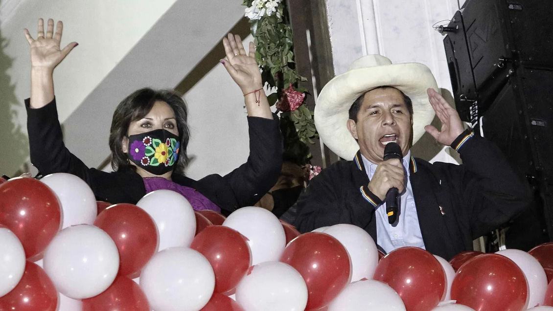 Fiscalía de Perú investiga a Boluarte y Castillo por lavado de activos