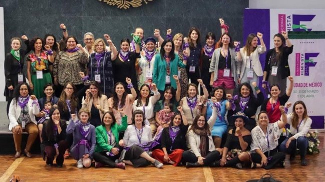 Mujeres líderes de 30 países fundan Internacional Feminista: Destacan Orellana, Cariola, Hassler y Karamanos
