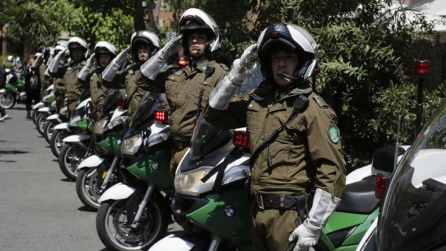 Cadem: 95% de los chilenos apoya que Carabineros use su arma frente a un hecho de violencia