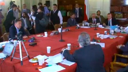   El momento en que los ministros Tohá y Cordero se retiraron de la Comisión de Seguridad del Senado 