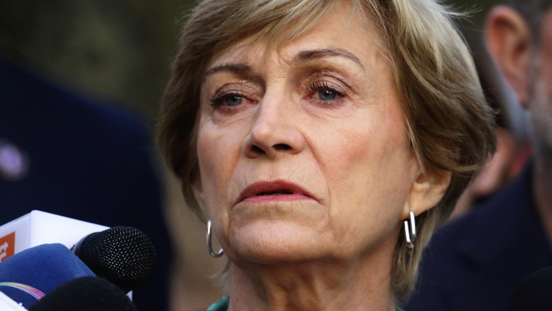 Matthei pide memorial en Baquedano por los DDHH, pero también por el vandalismo y las molotov contra Carabineros