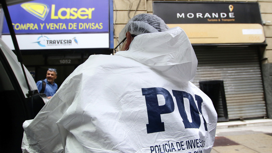 Más de 400 millones de pesos fueron robados desde casa de cambio en el centro de Santiago