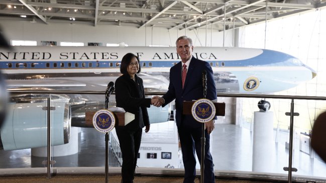 Presidenta taiwanesa desafía a China y visita EEUU pese a amenazas de represalias