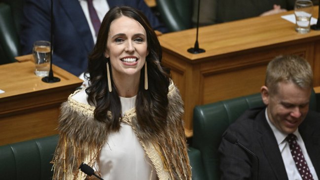 En su despedida, Ardern reivindica que se puede ser sensible y liderar