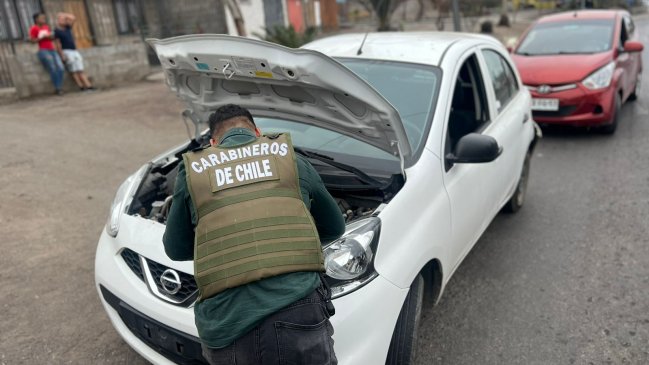 Joven delincuente con dos órdenes pendientes fue sorprendido al volante de un auto robado